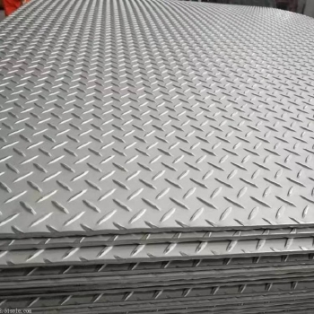 Bí Quyết Giữ An Toàn Sàn Xưởng: Chọn Ngay Tấm Chống Trượt Chuẩn Công Nghiệp!