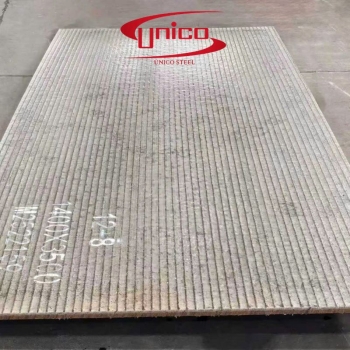 Thép chịu mài mòn là gì? Cách chọn vật liệu cho máng trượt, gầu xúc, phễu liệu